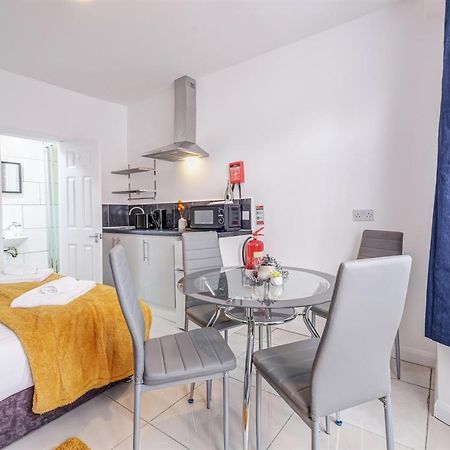 Harrow on the Hill Fernbank Rooms Sudbury Hill, Harrow, Self-Contained Studios With En-Suite المظهر الخارجي الصورة