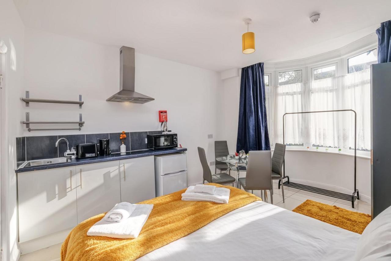 Harrow on the Hill Fernbank Rooms Sudbury Hill, Harrow, Self-Contained Studios With En-Suite المظهر الخارجي الصورة