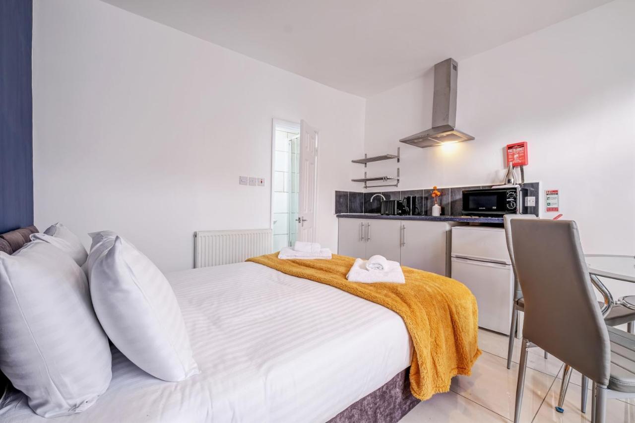 Harrow on the Hill Fernbank Rooms Sudbury Hill, Harrow, Self-Contained Studios With En-Suite المظهر الخارجي الصورة