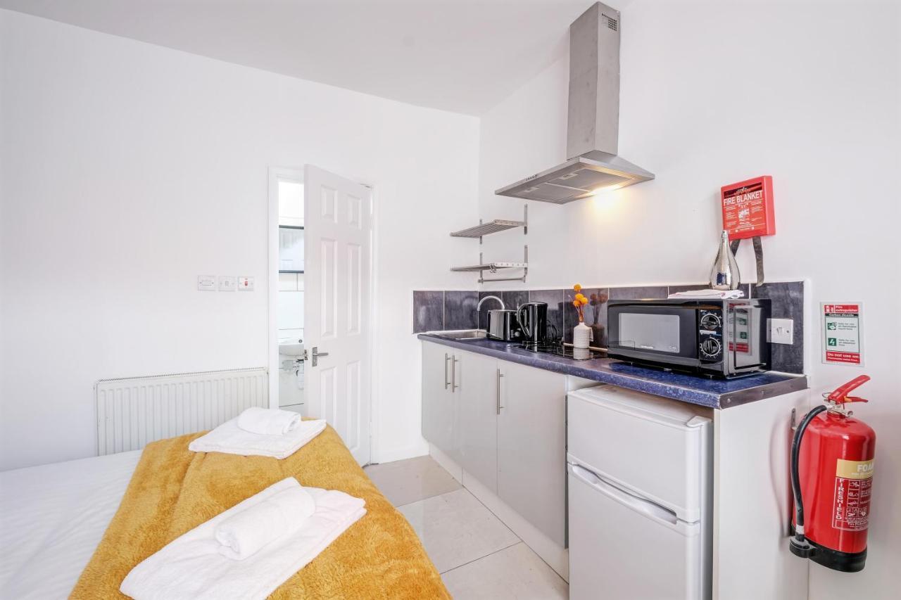 Harrow on the Hill Fernbank Rooms Sudbury Hill, Harrow, Self-Contained Studios With En-Suite المظهر الخارجي الصورة