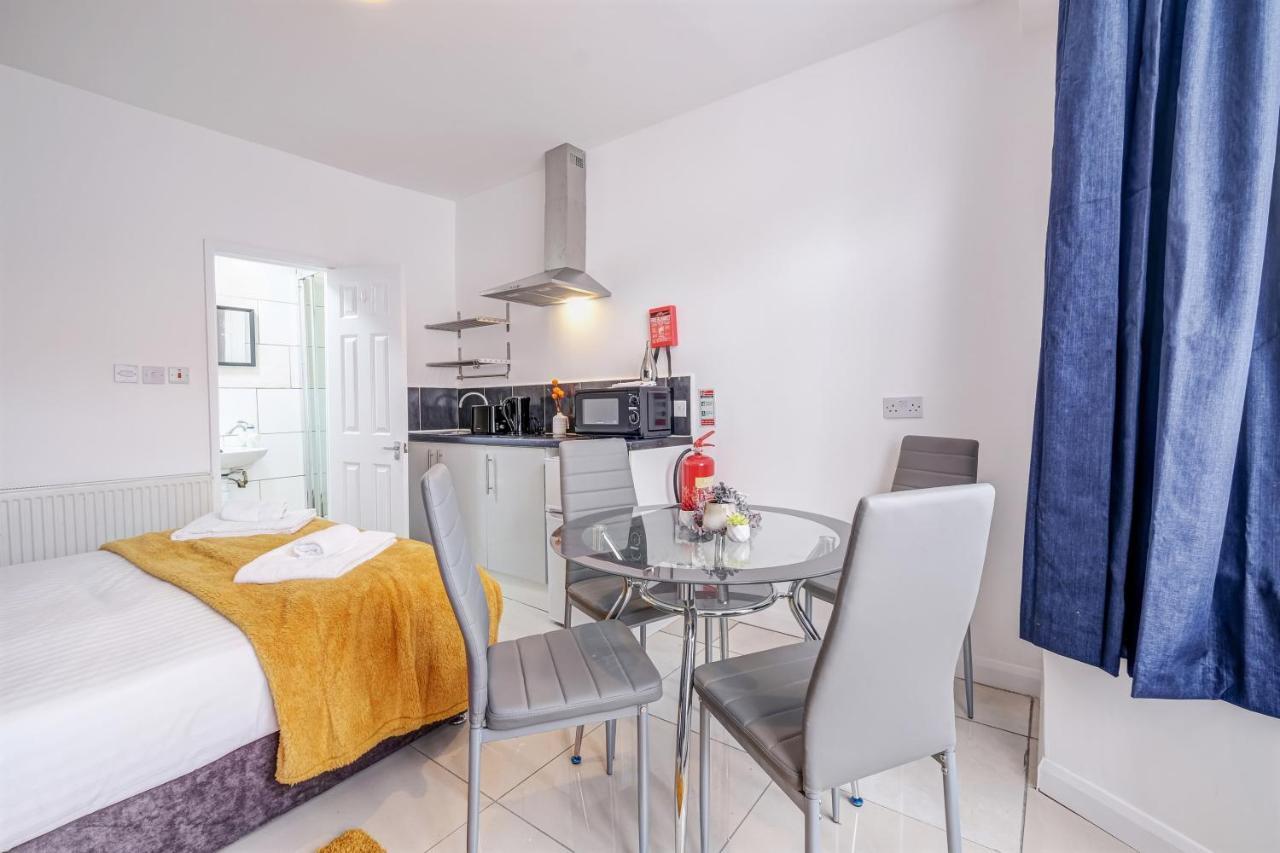 Harrow on the Hill Fernbank Rooms Sudbury Hill, Harrow, Self-Contained Studios With En-Suite المظهر الخارجي الصورة