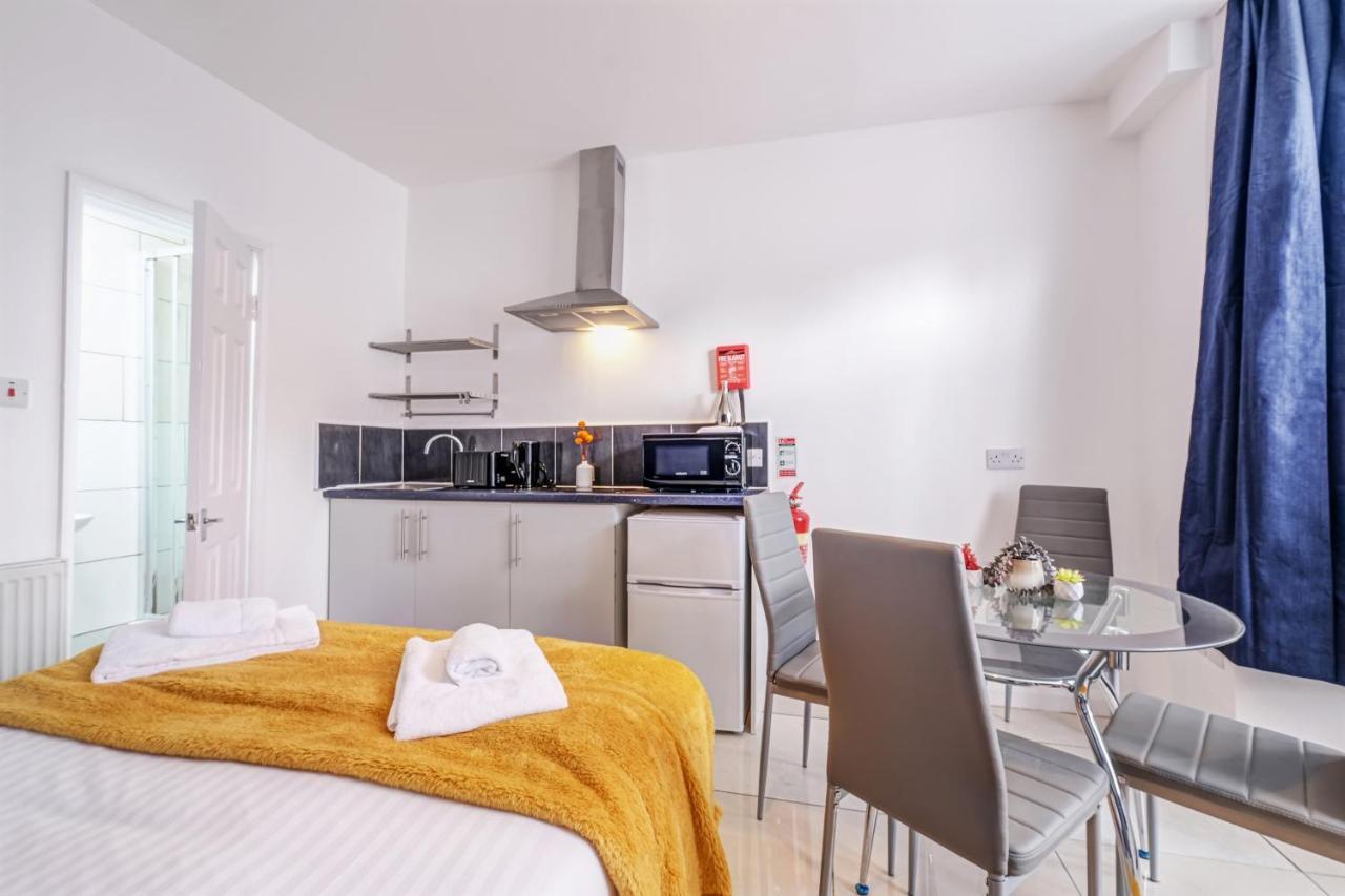 Harrow on the Hill Fernbank Rooms Sudbury Hill, Harrow, Self-Contained Studios With En-Suite المظهر الخارجي الصورة