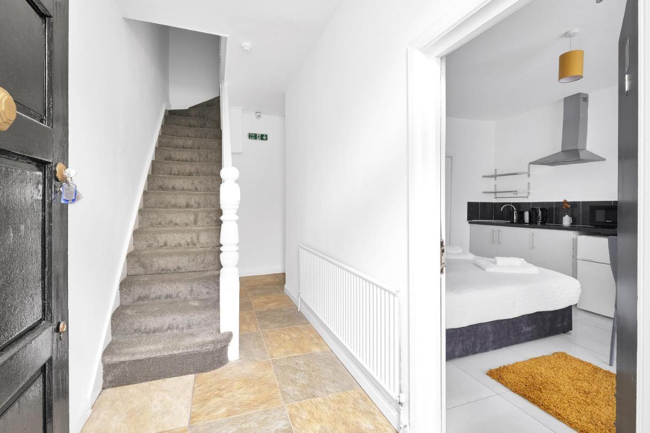 Harrow on the Hill Fernbank Rooms Sudbury Hill, Harrow, Self-Contained Studios With En-Suite المظهر الخارجي الصورة