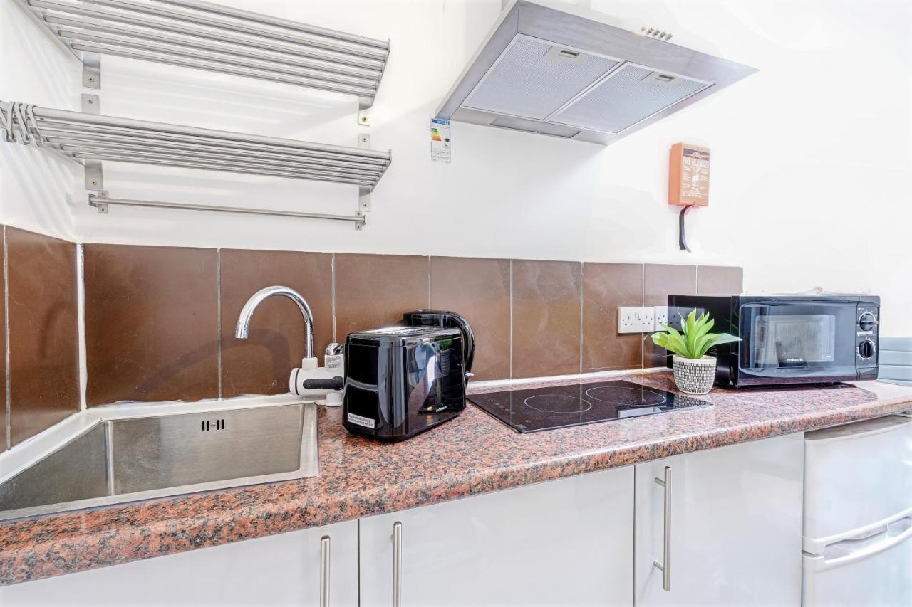 Harrow on the Hill Fernbank Rooms Sudbury Hill, Harrow, Self-Contained Studios With En-Suite المظهر الخارجي الصورة