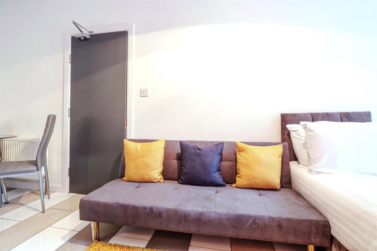 Harrow on the Hill Fernbank Rooms Sudbury Hill, Harrow, Self-Contained Studios With En-Suite المظهر الخارجي الصورة