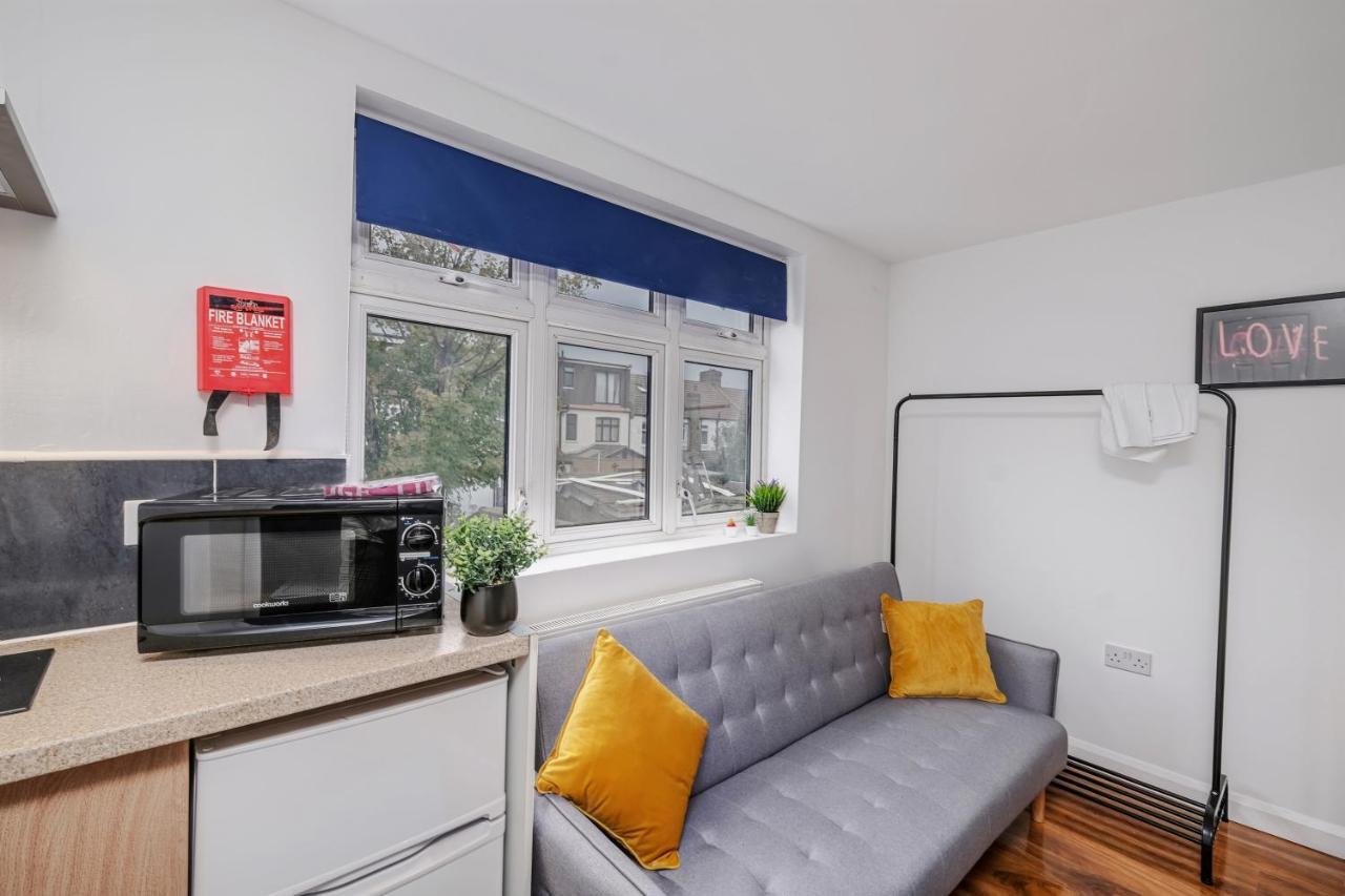 Harrow on the Hill Fernbank Rooms Sudbury Hill, Harrow, Self-Contained Studios With En-Suite المظهر الخارجي الصورة