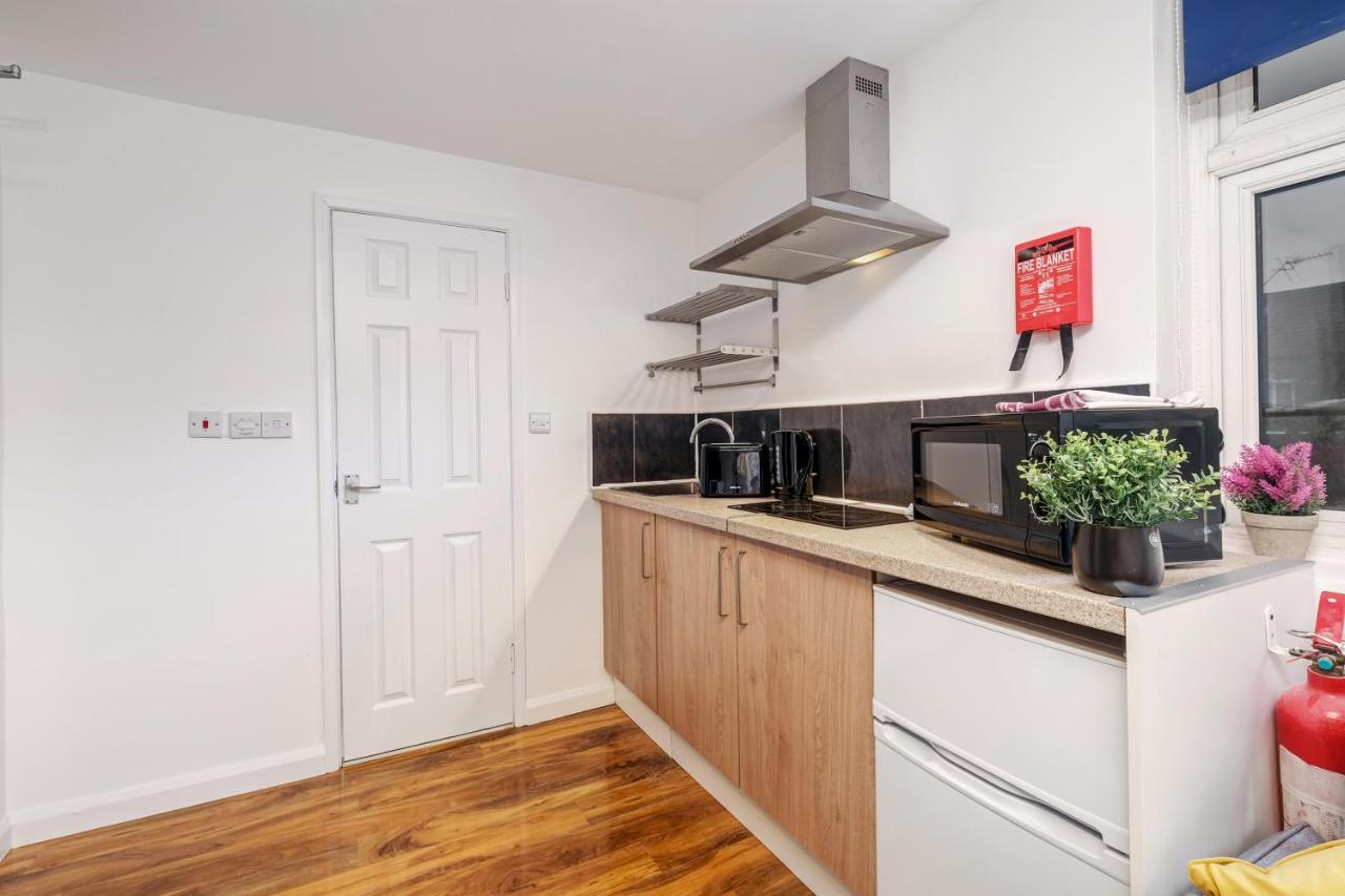 Harrow on the Hill Fernbank Rooms Sudbury Hill, Harrow, Self-Contained Studios With En-Suite المظهر الخارجي الصورة
