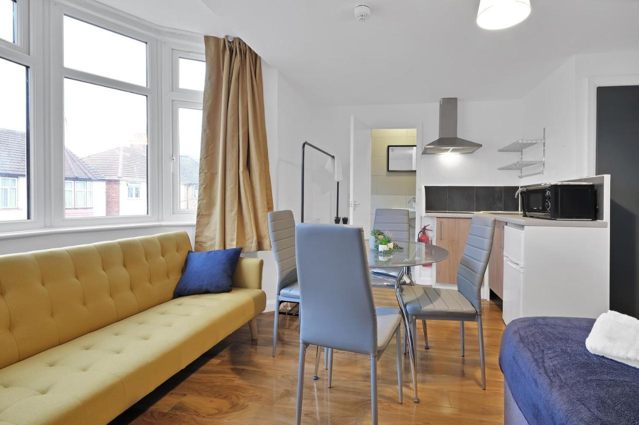 Harrow on the Hill Fernbank Rooms Sudbury Hill, Harrow, Self-Contained Studios With En-Suite المظهر الخارجي الصورة