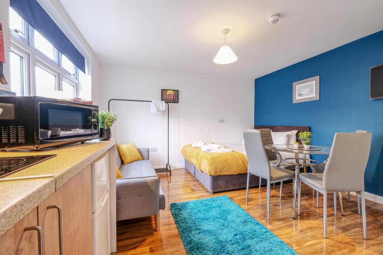 Harrow on the Hill Fernbank Rooms Sudbury Hill, Harrow, Self-Contained Studios With En-Suite المظهر الخارجي الصورة