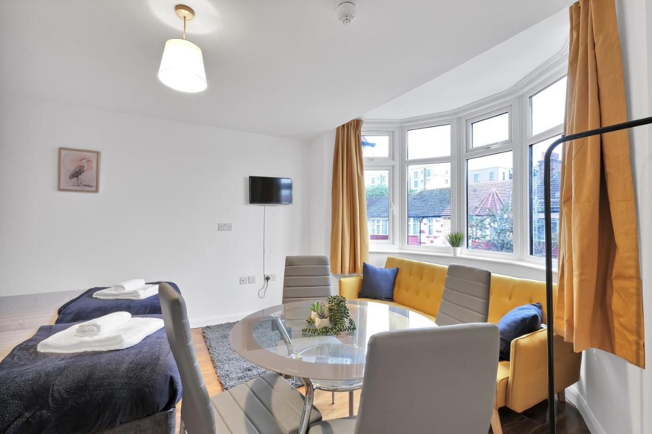 Harrow on the Hill Fernbank Rooms Sudbury Hill, Harrow, Self-Contained Studios With En-Suite المظهر الخارجي الصورة