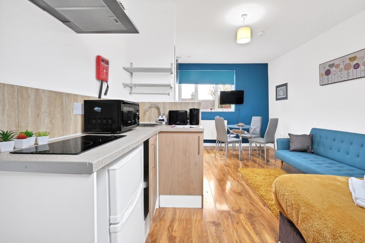 Harrow on the Hill Fernbank Rooms Sudbury Hill, Harrow, Self-Contained Studios With En-Suite المظهر الخارجي الصورة